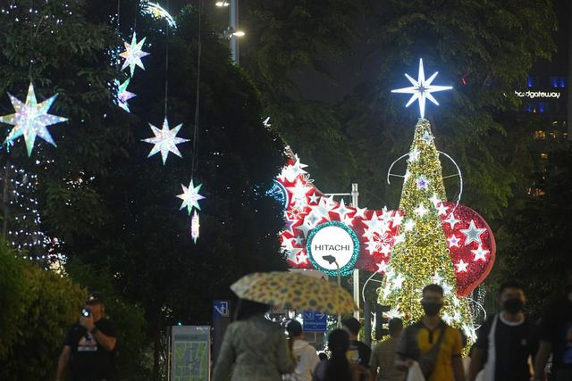 Singapurlular Noel'i Işıklı Süsler ve Sevinçle Kutluyor Singapurlular Noel'i Işıklı Süsler ve Sevinçle Kutluyor