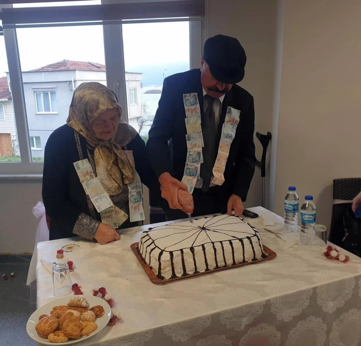 Sinop\'ta huzurevinde tanışan yaşlı çift için düğün töreni düzenlendi