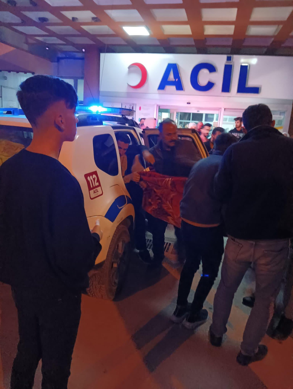Şırnak\'ta kalp krizi geçiren yolcuyu polis ekipleri hastaneye yetiştirdi