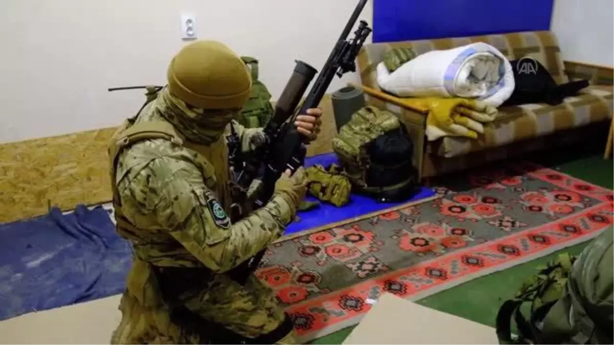 Ukrayna'da keskin nişancılar sokak çatışmalarında görüntülendi