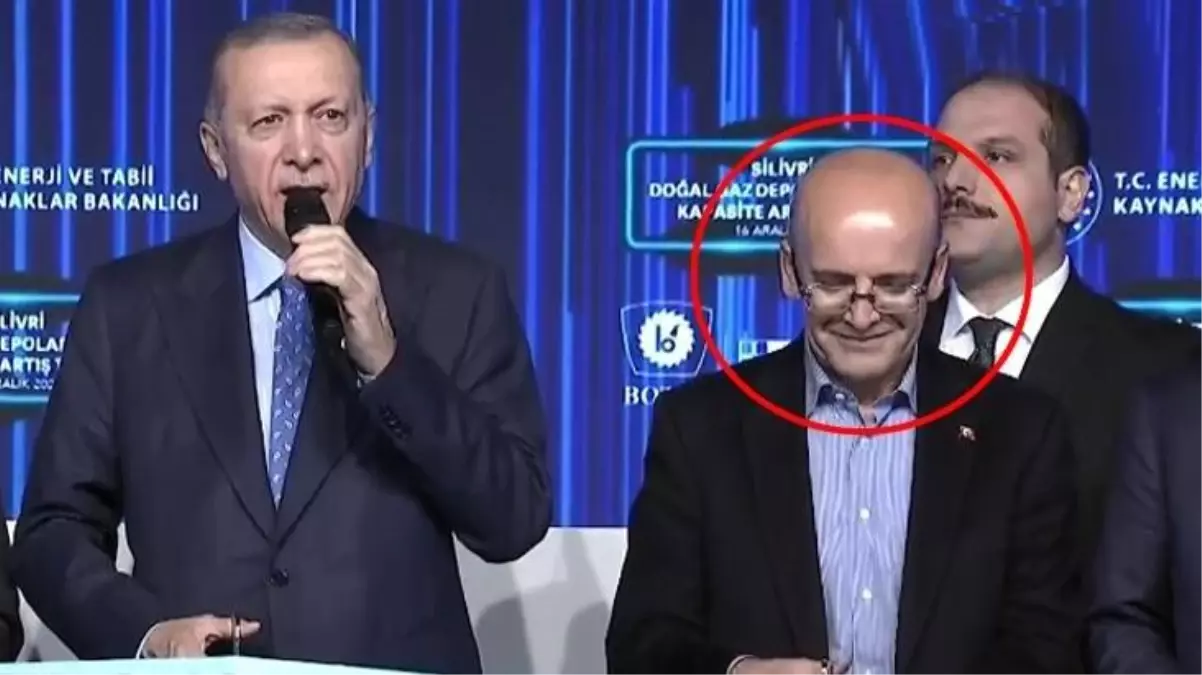 Eski Maliye Bakanı Mehmet Şimşek, uzun süre sonra Cumhurbaşkanı Erdoğan\'la temel atma töreninde görüntülendi
