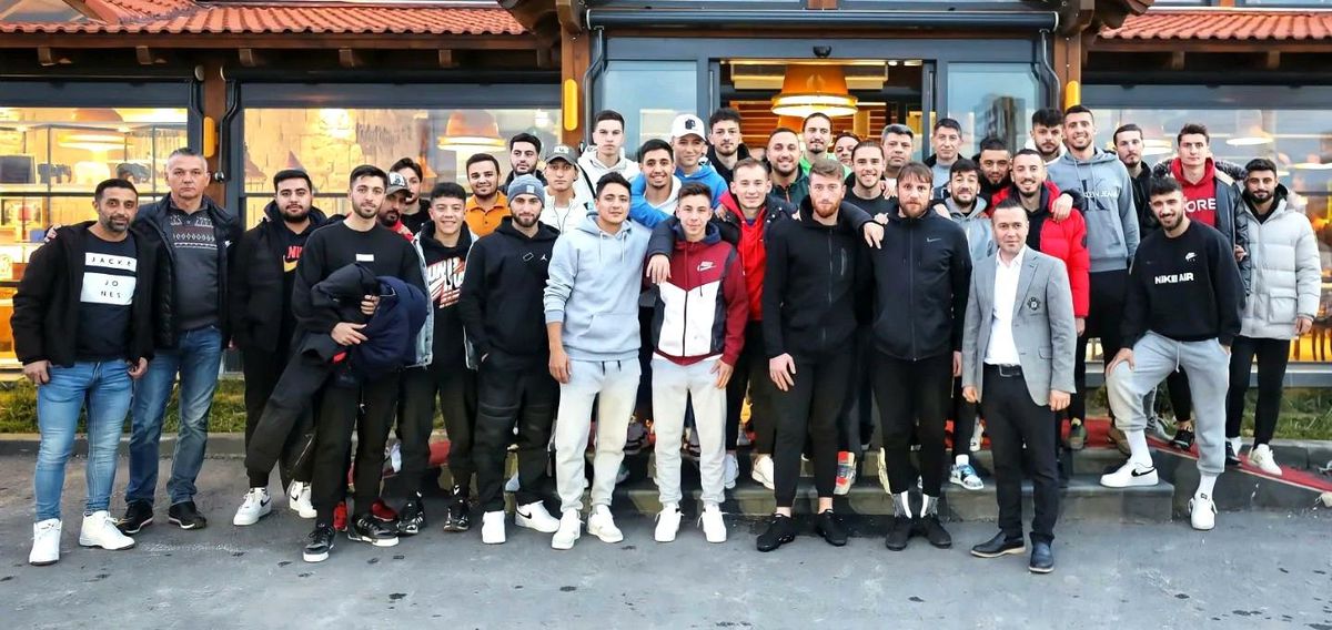 Afyonspor oyuncuları yemekte buluştu