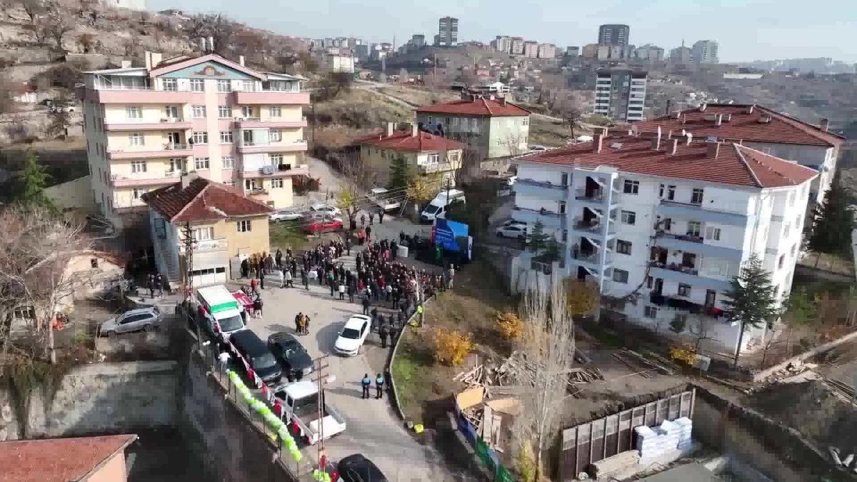 Alper Taşdelen ve CHP Ankara Milletvekilleri, Dilekler Çankaya Evi\'nin Temelini Attı