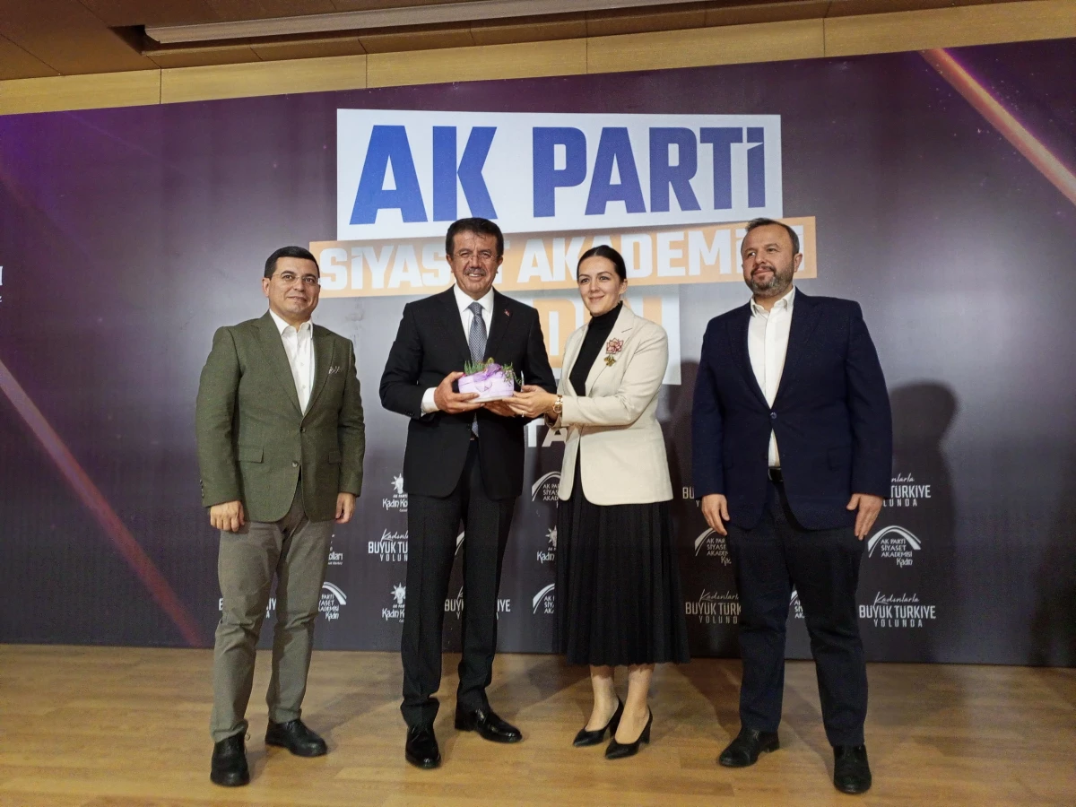 Antalya\'da "AK Parti Siyaset Akademisi Kadın" programı düzenlendi