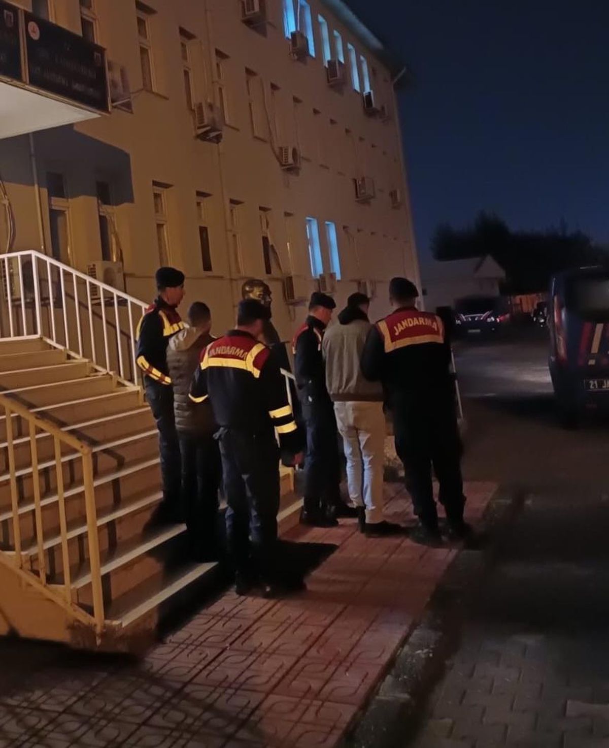 Diyarbakır\'da hırsızlık suçundan yakalanan 2 şüpheli tutuklandı