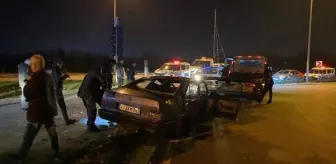 'DUR' İHTARINA UYMAYAN OTOMOBİLİN ALKOLLÜ SÜRÜCÜSÜ KAZA YAPTI 3 YARALI