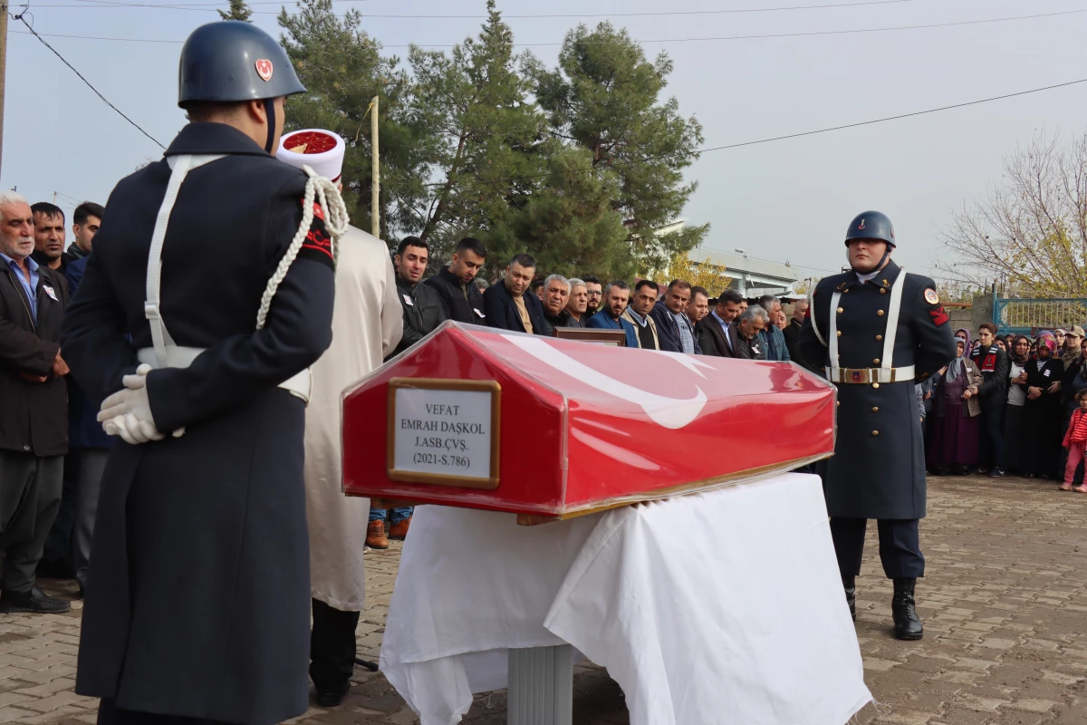 Gaziantep\'te trafik kazasında ölen astsubayın naaşı toprağa verildi