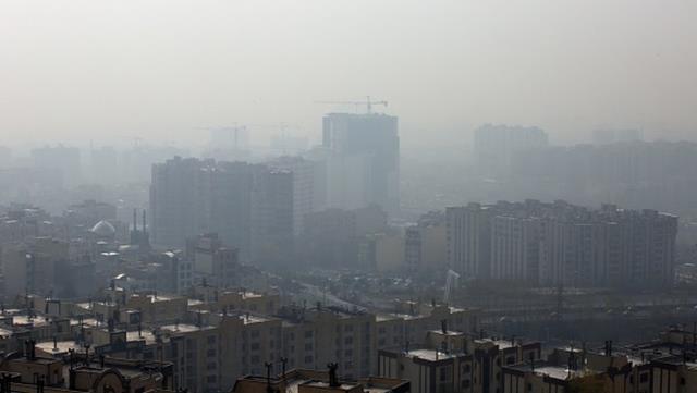 İran'da hava kirliliği nedeniyle salı gününe kadar eğitime uzaktan devam edilecek