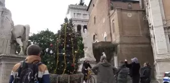 İtalya'da bisiklet ile aydınlanan Noel ağacı