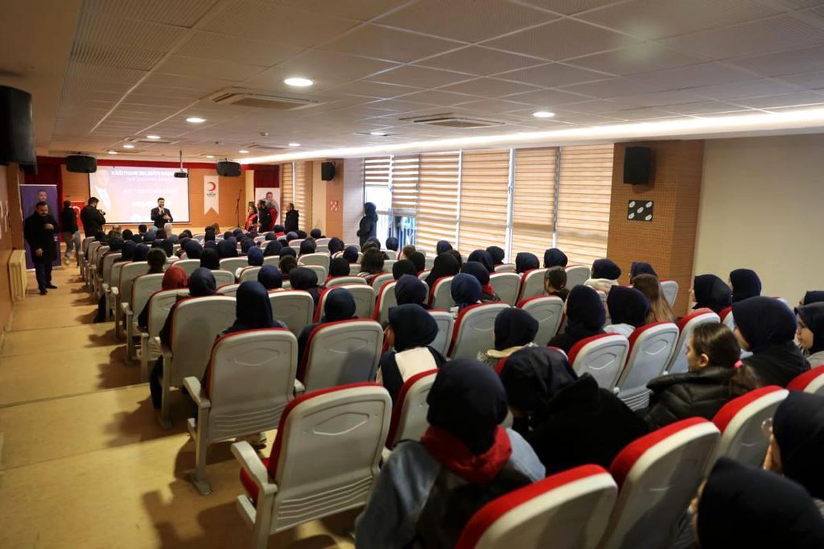 Kağıthane Belediyesi ilçedeki tüm gençleri afetlere karşı eğitiyor