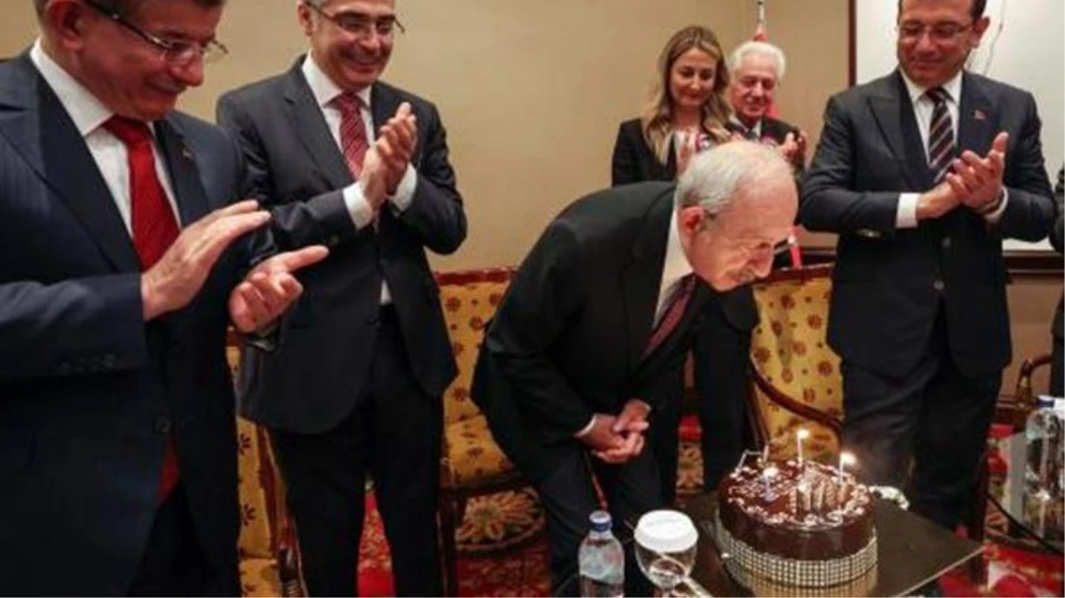 CHP lideri Kemal Kılıçdaroğlu\'na "Demokrasi Şurası" toplantısı öncesi doğum günü sürprizi