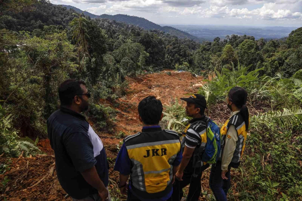 Malezya\'daki toprak kaymasında ölü sayısı 24\'e yükseldi