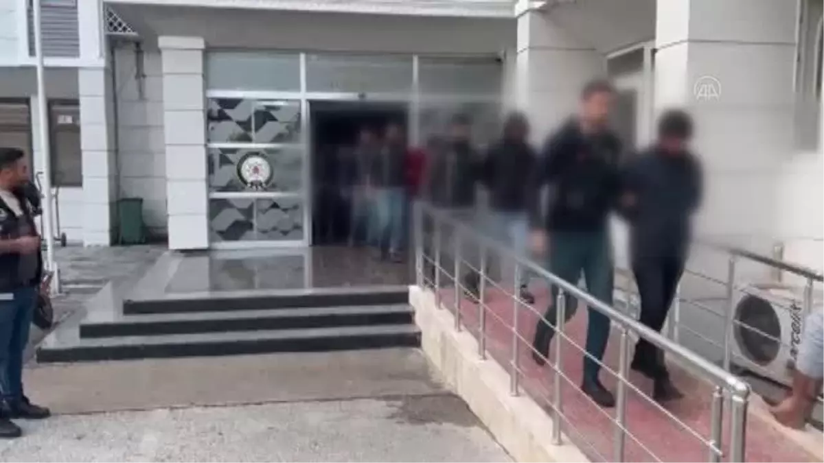 Mersin\'deki "Kökünü Kurutma Operasyonu"nda yakalanan 97 şüpheli tutuklandı