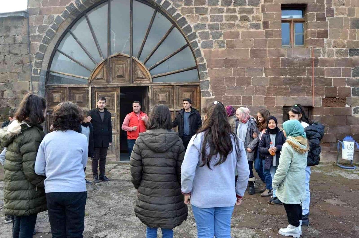 Öğenciler tarihi El Aman Hanını gezdi