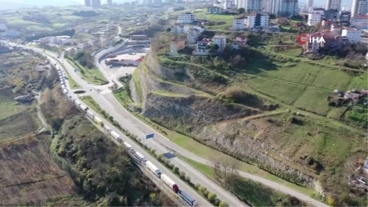 Rusya ile gemi trafiği yavaşladı, tırlar Samsun\'da yığıldı