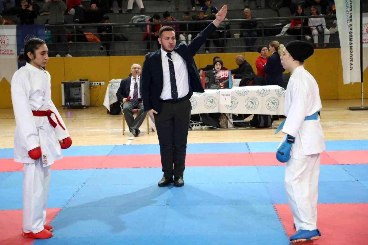 Spor kenti Gaziosmanpaşa\'da, bu kez karate rüzgarı esti