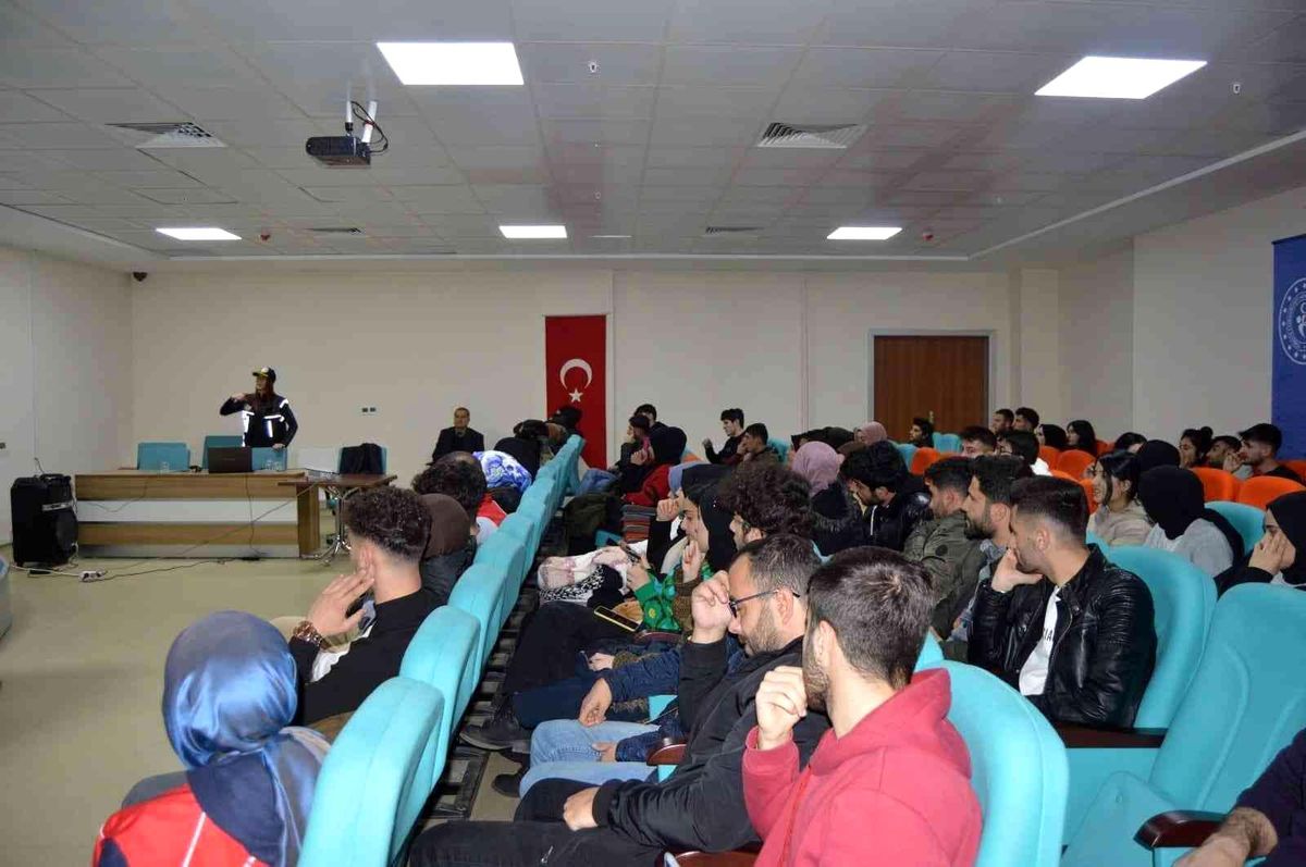 Tatvan\'da "Bağımlılıkla Mücadele Semineri" verildi