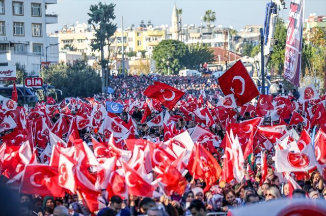 Bahçeli'den binlerce kişi önünde Akşener'e tepki: Gizli işlerini görmemek mümkün değil