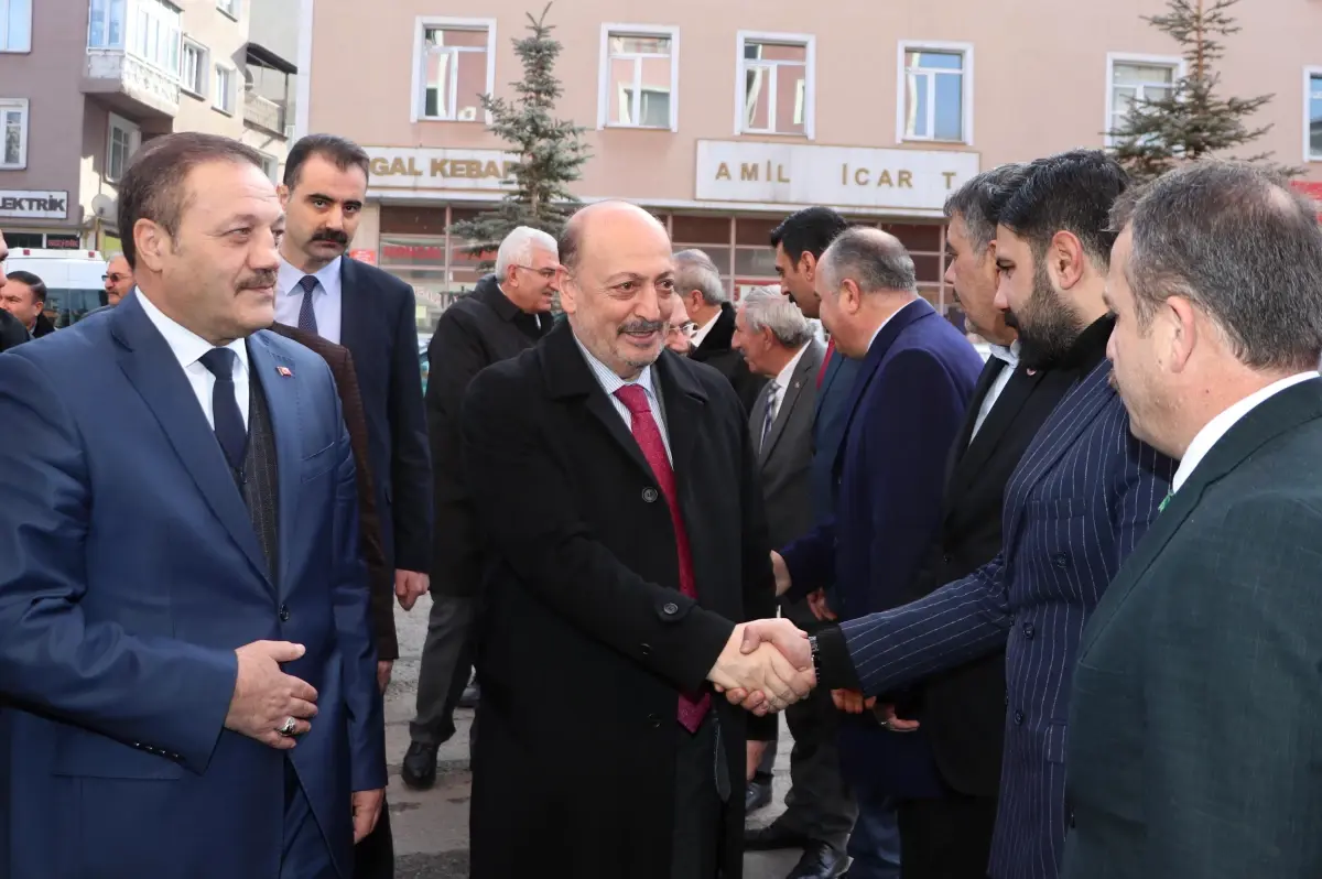 Bakan Vedat Bilgin, MHP Erzurum İl Başkanlığı\'nda konuştu