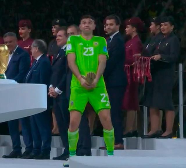 Böyle sevinç olmaz olsun! Tek bir hareketiyle Arjantin'in zaferine gölge düşürdü