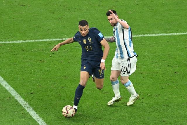 Dünya Kupası finali çılgınca geçiyor! Yaşananlar inanılmaz