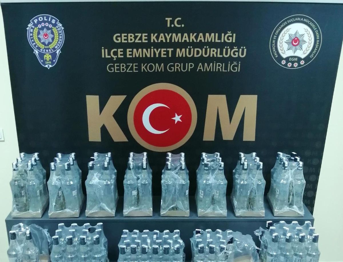 Kocaeli\'de 171 şişe sahte içki ele geçirildi