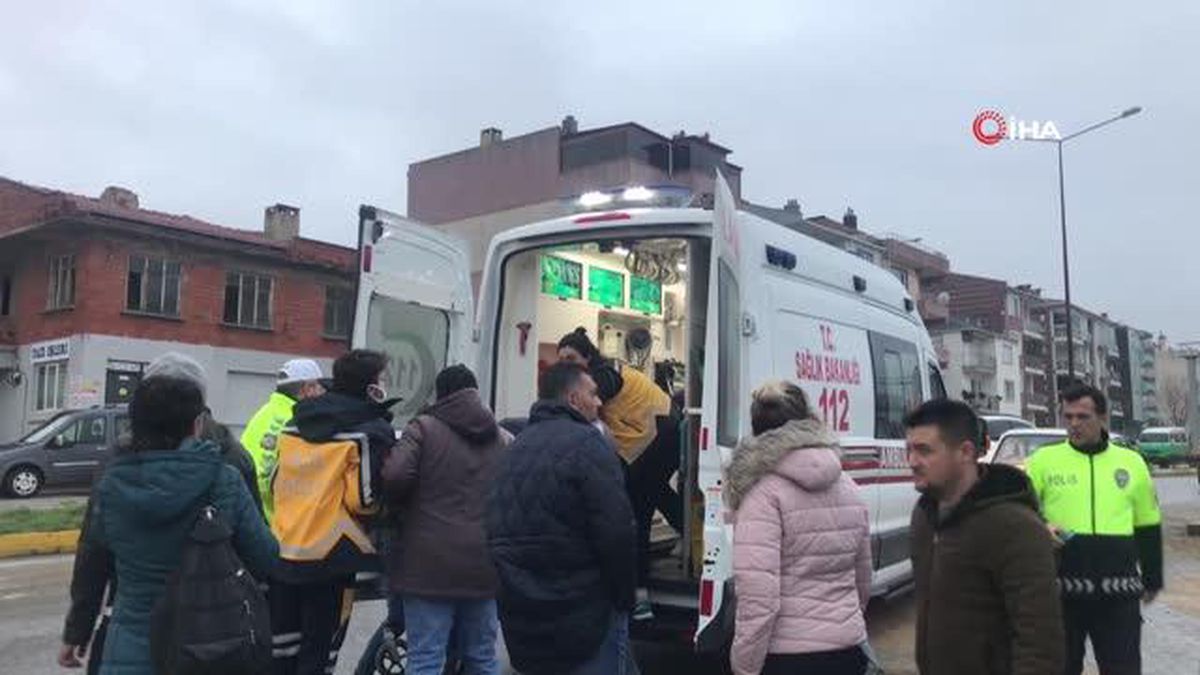 Kontrolden çıkan otomobil bahçe duvarına çarptı