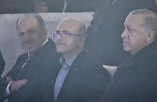 Mehmet Şimşek ekonominin başına mı geçiyor? Açılış törenindeki görüntü ses getirdi Mehmet Şimşek ekonominin başına mı geçiyor? Açılış törenindeki görüntü ses getirdi