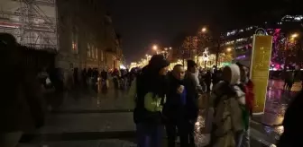 Paris'in turistik caddesi Şanzelize, Dünya Kupası finalinde Fransa'nın Arjantin'e karşı yenilgisinden sonra sessizliğe büründü