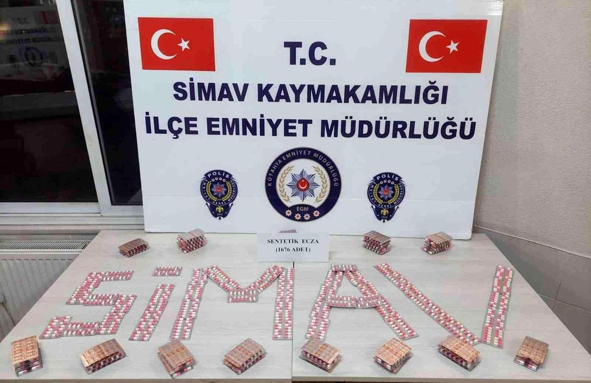 Polisten kaçan araçtan yüklü miktarda uyuşturucu hap çıktı