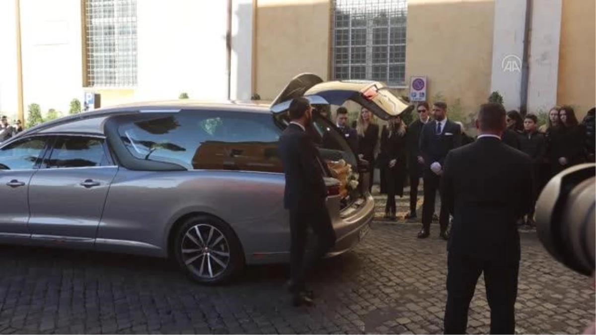 Sinisa Mihajlovic\'in cenazesi Roma\'da taziye ziyaretine açıldı