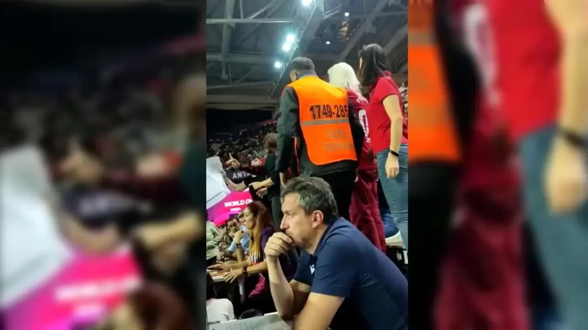 Antalya\'daki Dünya Kadınlar Voleybol Şampiyonasının Final Maçında, İran Protestosu