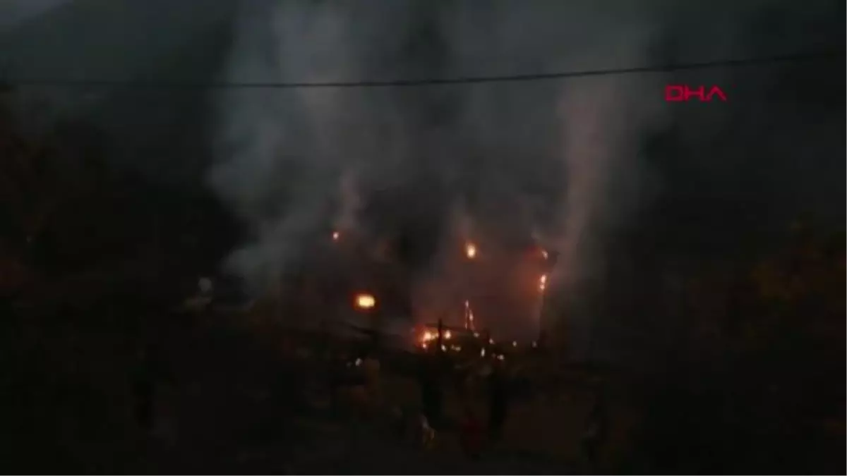 ADANA\'NIN KOZAN İLÇESİNDE YANGIN ÇIKAN EV KULLANILAMAZ HALE GELDİ