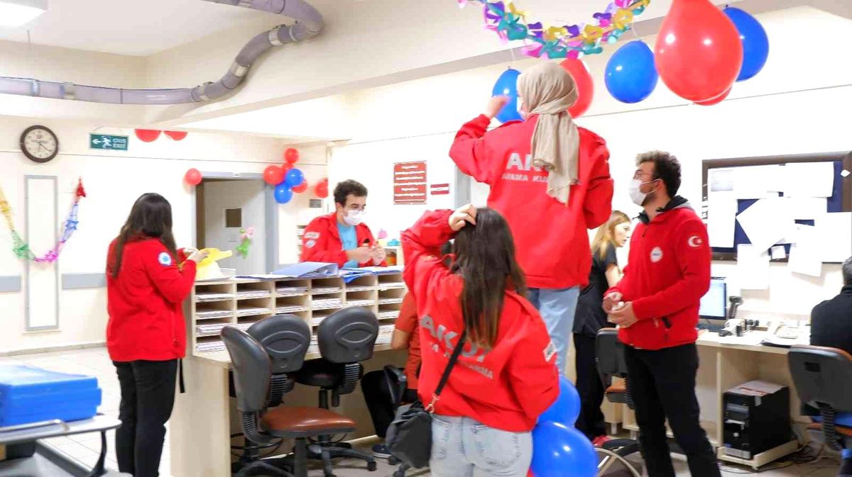 AKUT Eskişehir ekibinden minik hastalara yılbaşı sürprizi
