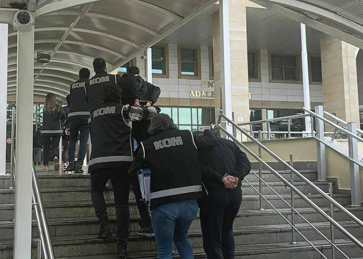 Antalya\'da sahte para operasyonunda yabancı uyruklu 5 şüpheli yakalandı