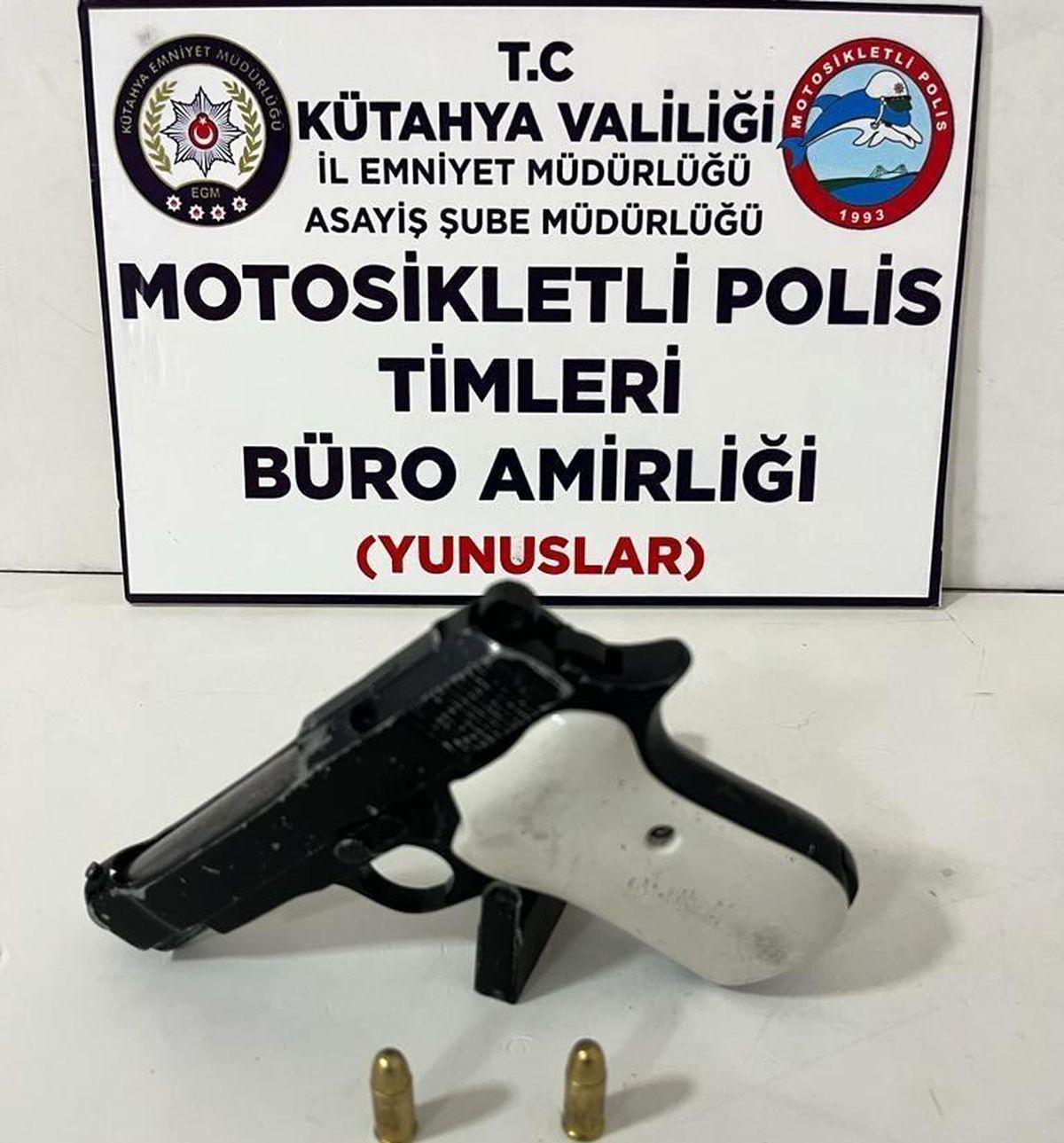 Araçtan ateş açan 2 maganda silahla birlikte yakalandı