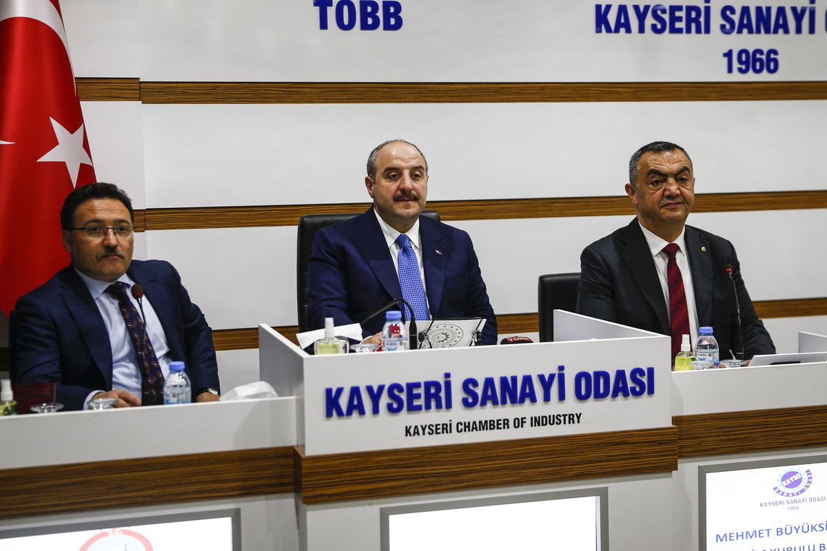 Bakan Varank Kayseri\'de ziyaretlerde bulundu