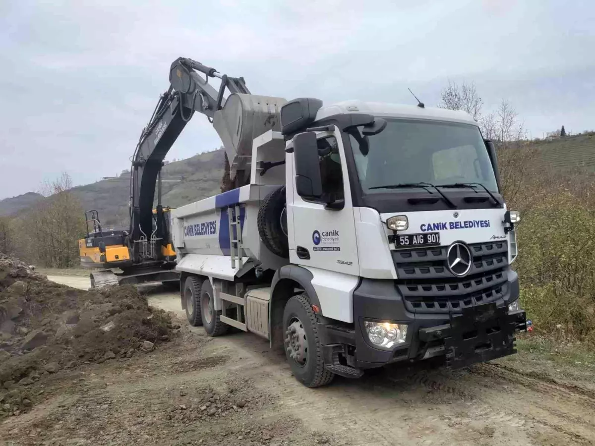 Başkan Sandıkçı: "İlçemizin yollarını ilmek ilmek işliyoruz"
