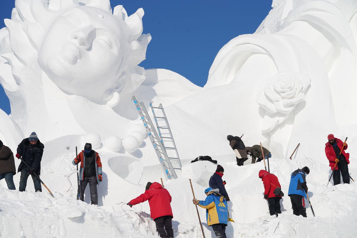 Çin\'in Harbin Kentinde Kardan Heykel Sergisi