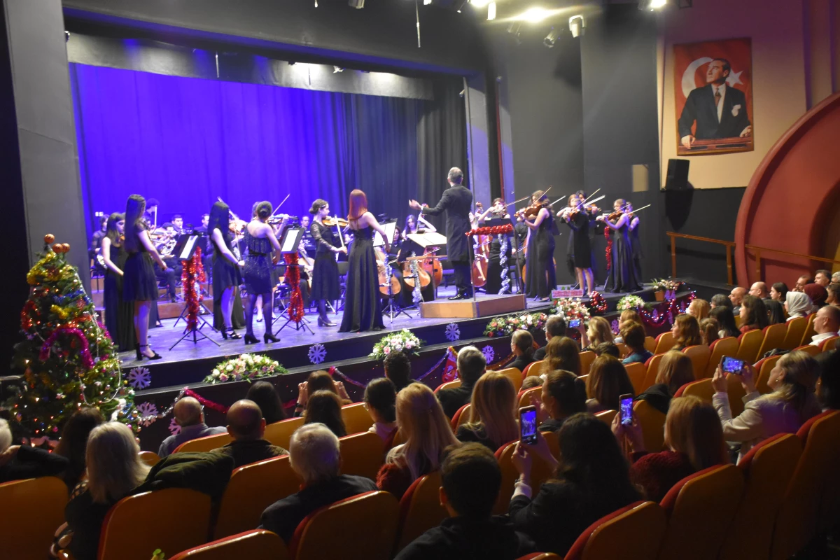 ÇÜ Devlet Konservatuvarı Gençlik Orkestrasından yeni yıl konseri