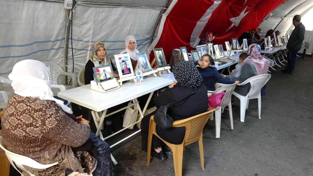 Diyarbakır annelerinin HDP\'ye karşı direnişi bin 204 gündür devam ediyor