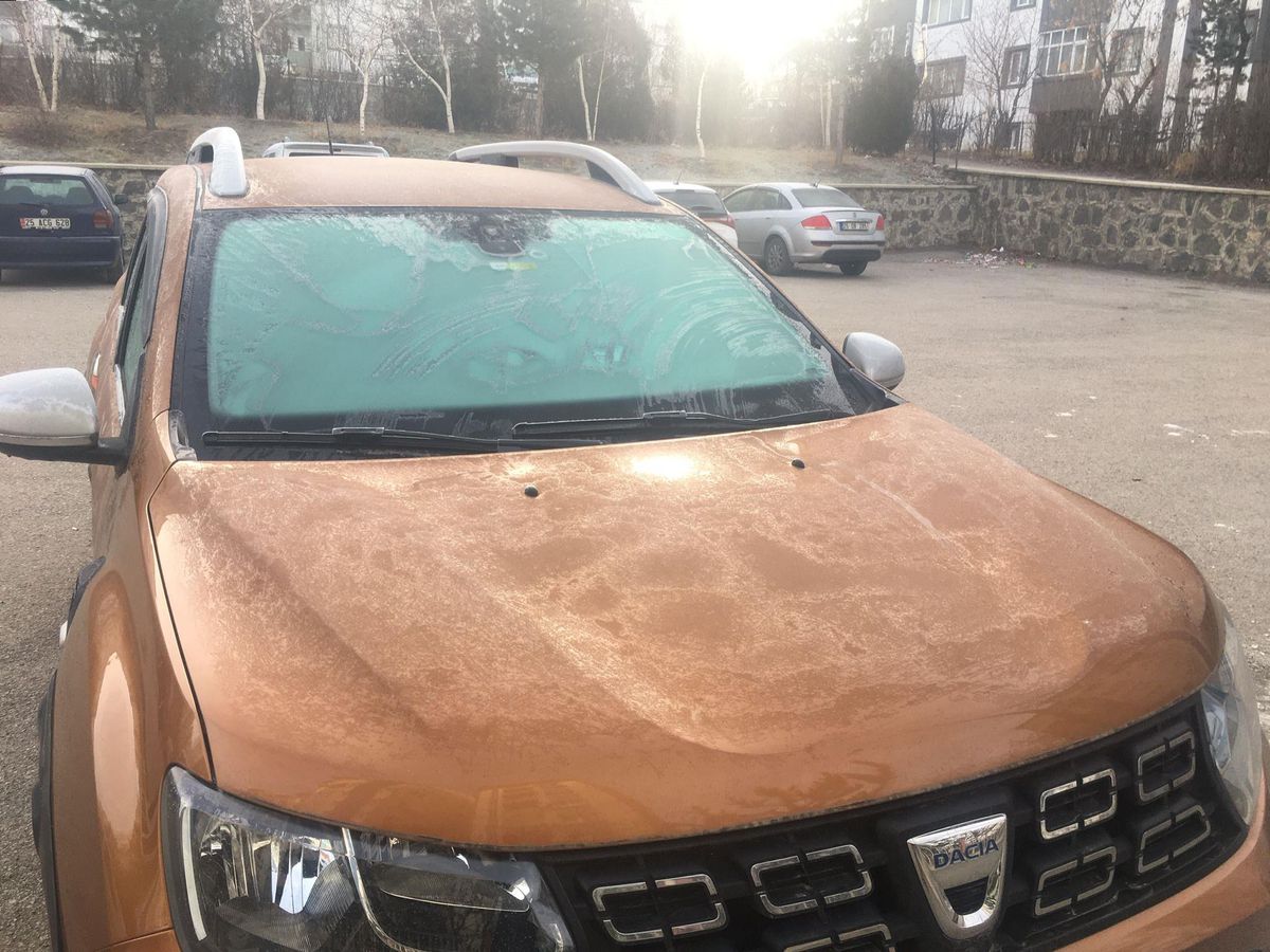 Doğu Anadolu\'da araç ve iş yerlerinin camları buz tuttu