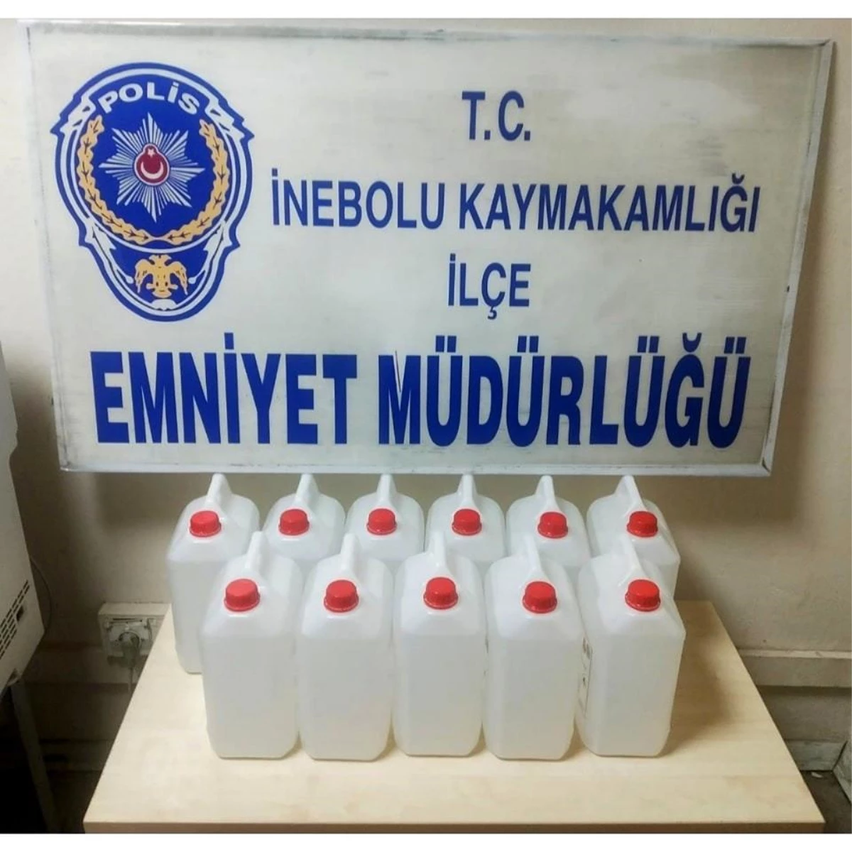 FETÖ\'den ihraç edilen binbaşının evinde 55 litre etil alkol ele geçirildi