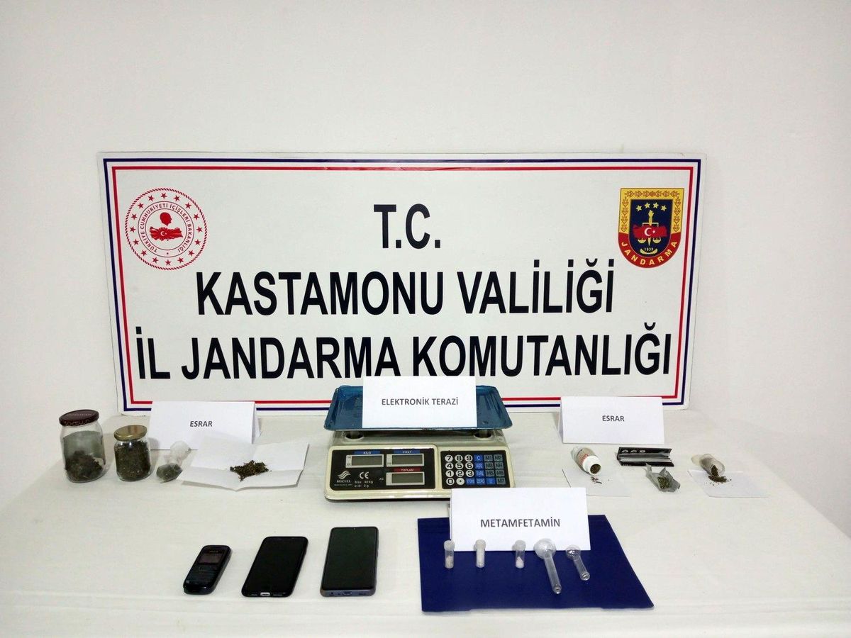 Jandarmanın durdurduğu araçta uyuşturucu ele geçirildi: 1 gözaltı