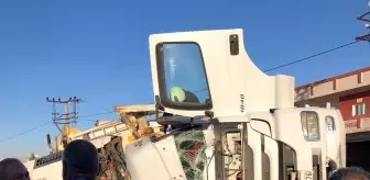 Mardin'de devrilen tırın sürücüsü öldü, çarptığı kişi yaralandı