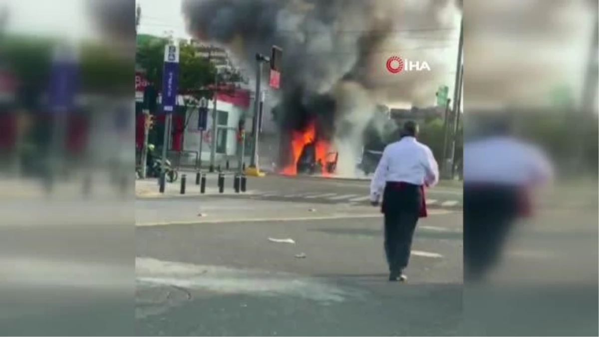 Meksika\'da alev topuna dönen ambulansta patlama