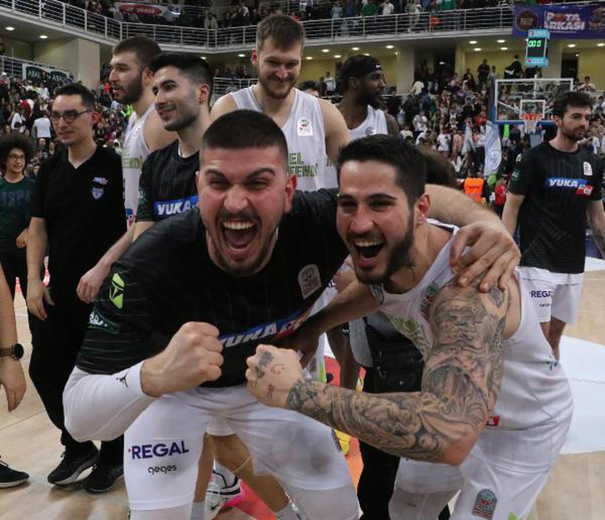Merkezefendi lider Fenerbahçe\'yi devirdi