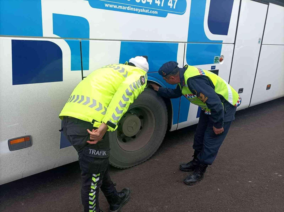 Şanlıurfa\'da kış lastiği uygulamasında sürücülere ceza yağdı
