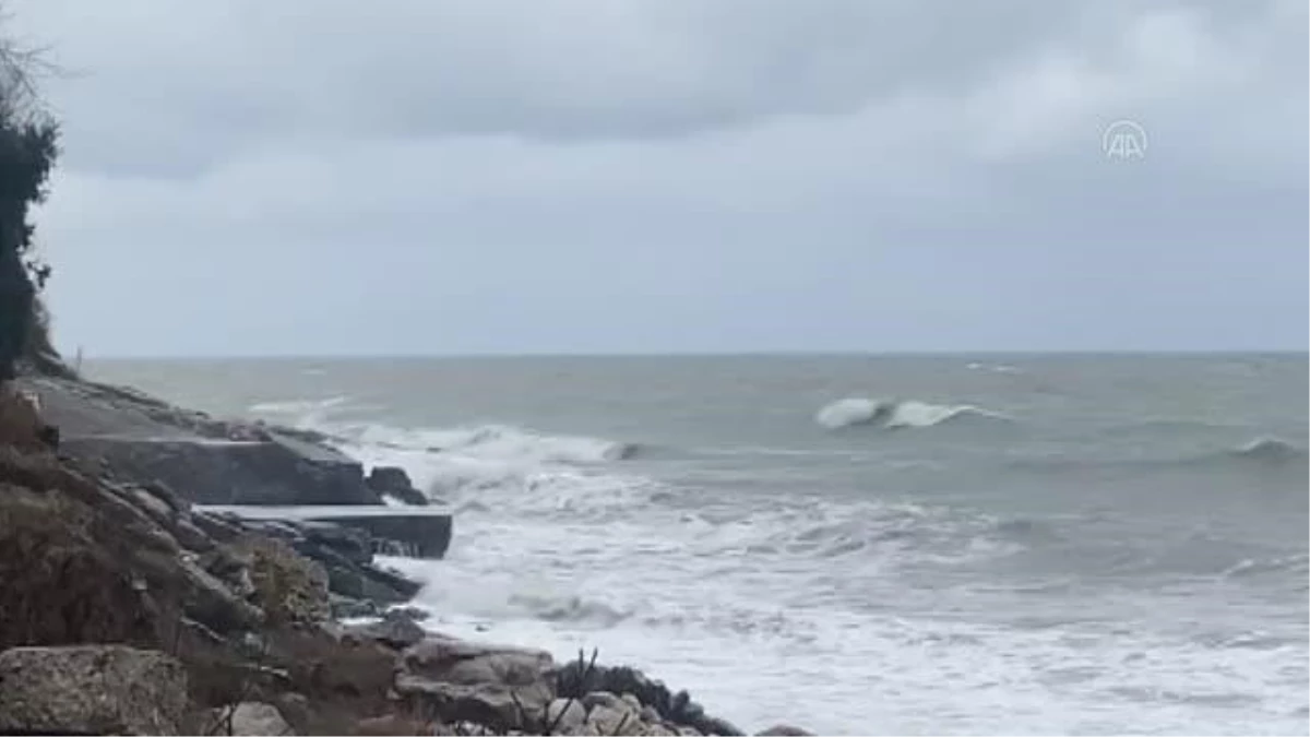 Şiddetli rüzgar 4 metrelik dalgalar oluşturdu