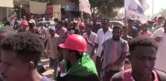 Sudan'da Aralık Devrimi'nin 4. yılında binlerce kişi sivil yönetim için sokaklara çıktı